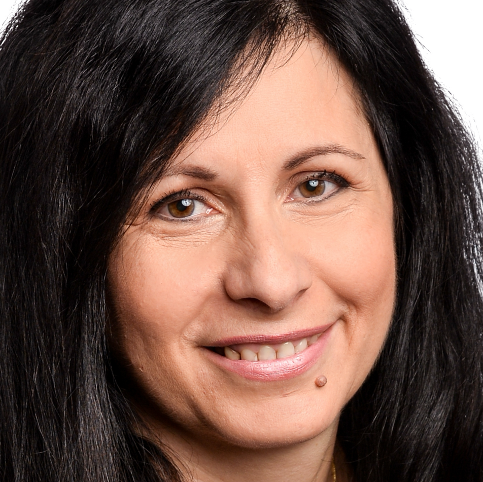 Portrait professionnel de Gabriela Jonas, courtière immobilière résidentielle chez Royal LePage Expert, desservant Longueuil, Brossard, Saint-Constant, Delson et la Rive-Sud de Montréal.